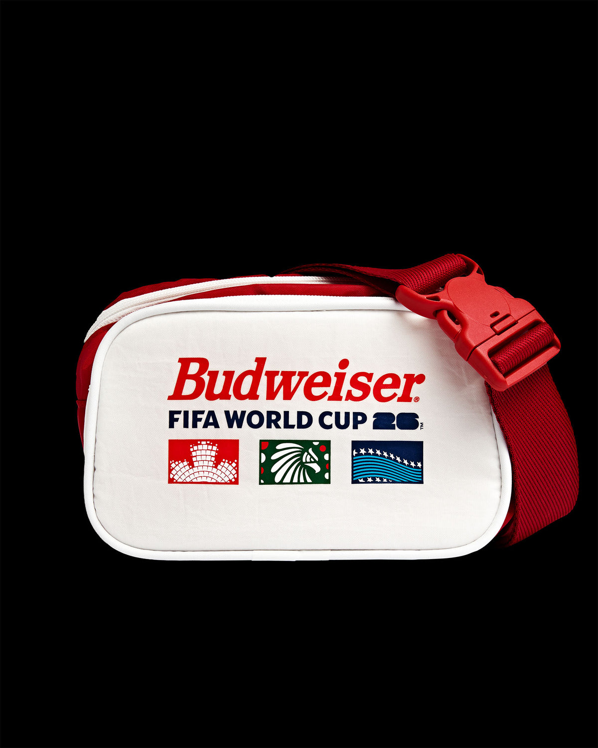 Frente da Crossbody Bag Kiji Studio para Budweiser Copa do Mundo 2026, na cor vermelha com detalhes em branco.