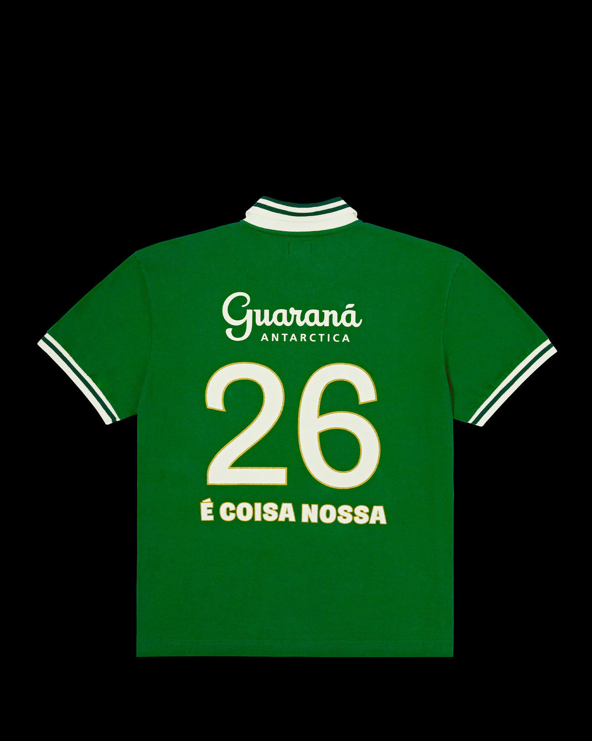 Costas da Jersey Cotton Kiji Studio para Guaraná Antarctica, na cor verde, silk branco e dourado e detalhes na gola e manga em verde.