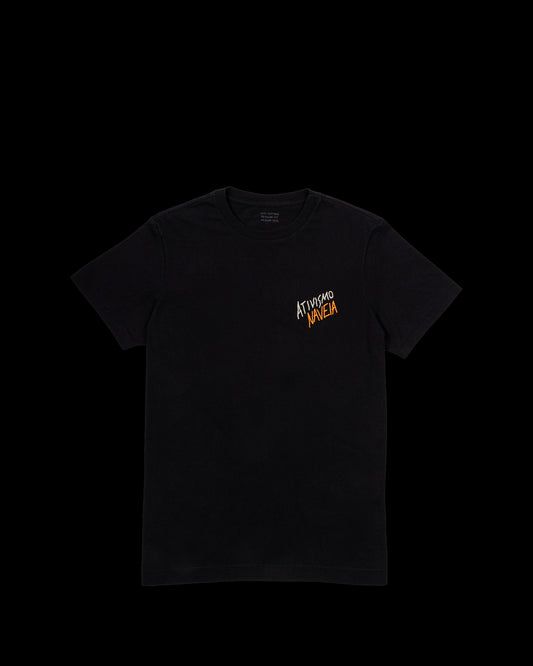 Frente T-Shirt Classic Kiji Studio para Naveia, na cor preto com silk 'Ativismo Naveia' off white e laranja.