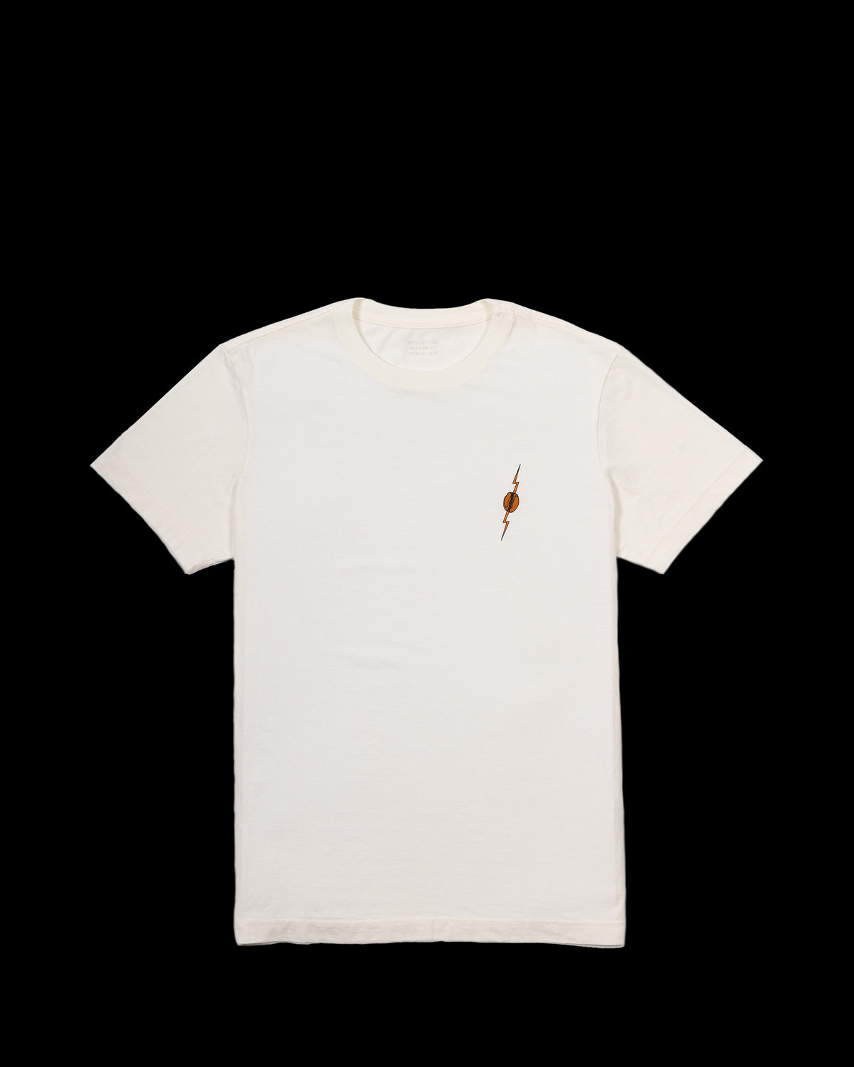 Frente T-Shirt Classic Kiji Studio para Naveia, na cor off white com silk frontal no peito de um café e um raio.