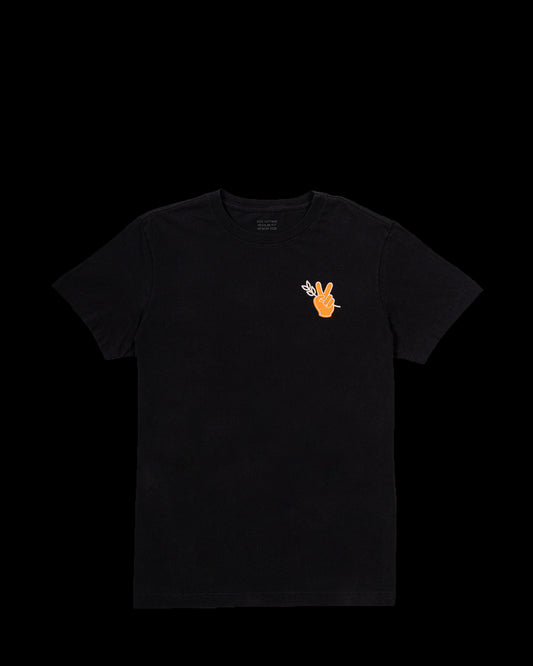 Frente T-Shirt Classic Kiji Studio para Naveia, na cor preto com silk frontal no peito com uma ilustração em laranja.